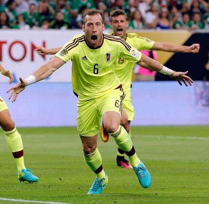 Copa America, Mexiko - Venezuela Venezuela s Jose Manuel Velazquez celebrates his 0-1 goal before Mexico during their Copa America 2016 match at NRG Stadium in Houston, Texas, United States, 13 June 2016. MEXICO VS VENEZUELA !ACHTUNG: NUR REDAKTIONELLE NUTZUNG!  HST009 20160614-636014679989849698