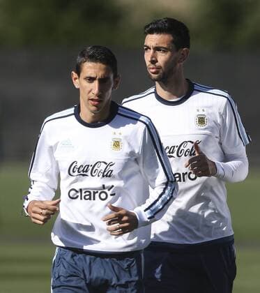 Argentina players Angel Di Maria (L) and Javier Pastore participate in a training session of the team at the Starfire Sports in Seattle, Washington, United States, 13 June 2016. Argentina will face Bolivia tomorrow during their Copa America Group D match. EFE David Fernandez ARGENTINA S TRAINING SESSION !ACHTUNG: NUR REDAKTIONELLE NUTZUNG!  SEA022 20160614-636014731966985388