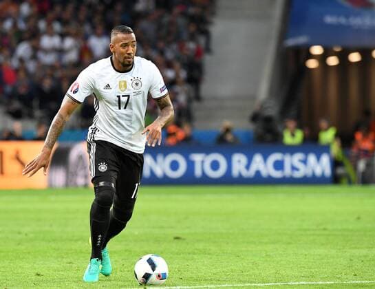 Lille, Herren Fussball Euro 2016, EM 2016, Vorunde Gruppe C, Vorrunde, Deutschland-Ukraine, 12.06.2016, Grand Stade Lille, Jerome Boateng, Deutschland, not to racism, Aktion, Einzelbild,