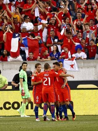 Copa America, Chile - Panama Chile players celebrate the team s 1-1 goal before Panama during their Copa America Centenario Group D match at the Lincoln Financial Field in Philadelphia, Pennsylvania, United States, 14 June 2016. CHILE VS PANAMA !ACHTUNG: NUR REDAKTIONELLE NUTZUNG!  PHI027 20160615-636015559720732770