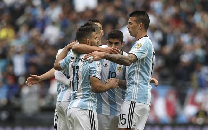 Copa America, Argentinien - Bolivien Argentina players celebrate their 1-0 goal before Bolicia during their Copa America Centenario match at the Century Field in Seattle, United States, 14 June 2016. ARGENTINA VS BOLIVIA !ACHTUNG: NUR REDAKTIONELLE NUTZUNG!  SEA014 20160615-636015626912044150