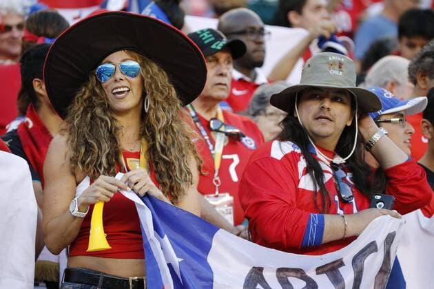 Copa America, Chile - Panama, Fans Chile supporters cheer on their team during the Copa America Centenario Group D match at the Lincoln Financial Field in Philadelphia, Pennsylvania, United States, 14 June 2016. CHILE VS PANAMA !ACHTUNG: NUR REDAKTIONELLE NUTZUNG!  PHI072 20160615-636015643159407840
