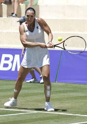Serbian Jelena Jankovic returns the ball to Belgian player Elise Mertens during their round of 16th match played at the Mallorca Open 2016 played at Santa Ponsa court in Majorca, Balearic Islands, Spain on 15 June 2016. Elise Mertens vs Jelena Jankovic !ACHTUNG: NUR REDAKTIONELLE NUTZUNG!  20160615-636016106930867186