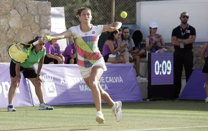 Colombian Mariana Duque-Marino returns the ball to German Sabine Lisicki during their round of 16th match played at the Mallorca Open 2016 played at Santa Ponsa court in Majorca, Balearic Islands, Spain on 15 June 2016. Sabine Lisicki vs Mariana Duque-Marino !ACHTUNG: NUR REDAKTIONELLE NUTZUNG!  20160615-636016193671663265