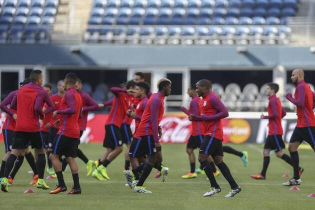 United States players participate in a training session at Century Link stadium in Seattle, United States, 15 June 2015. US will face Ecuador at Copa America Centenario s quarter-final match at the Century Field stadium tomorrow. EFE David Fernandez USA TRAINING SESSION IN SEATTLE !ACHTUNG: NUR REDAKTIONELLE NUTZUNG!  SEA016 20160616-636016426548335739