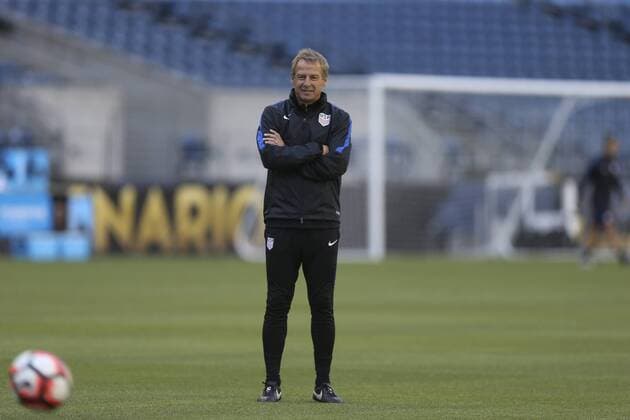 United States coach German Jurgen Klinsmann leads a training session at Century Link stadium in Seattle, United States, 15 June 2015. US will face Ecuador at Copa America Centenario s quarter-final match at the Century Field stadium tomorrow. EFE David Fernandez USA TRAINING SESSION IN SEATTLE !ACHTUNG: NUR REDAKTIONELLE NUTZUNG!  SEA021 20160616-636016427868356967