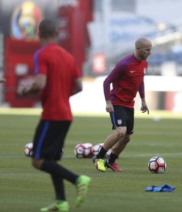 United States player Michael Bradley participates in a training session at Century Link stadium in Seattle, United States, 15 June 2015. US will face Ecuador at Copa America Centenario s quarter-final match at the Century Field stadium tomorrow. EFE David Fernandez USA TRAINING SESSION IN SEATTLE !ACHTUNG: NUR REDAKTIONELLE NUTZUNG!  SEA024 20160616-636016439378886162