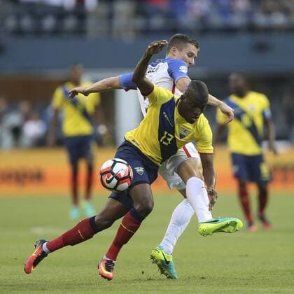 Matt Besler (r) of US fights for the ball with Enner Valencia of Ecuador during the Copa America Centenario soccer match between USA and Ecuador at CenturyLink Field in Seattle, Washington, United States, 16 June, 2016. USA VS ECUADOR !ACHTUNG: NUR REDAKTIONELLE NUTZUNG!  CEN066 20160617-636017384589714762