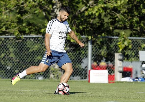 Copa America, Training Nationalteam Argentinien Argentina player Sergio Aguero participates in a training session at Gillete stadium in Foxborough, United States, 17 June 2016, on the quarter-final stage of the Copa America Centenario 2016. EFE Mauricio Duenas Castaneda ARGENTINA S TRINING SESSOIN IN FOXBOROUGH !ACHTUNG: NUR REDAKTIONELLE NUTZUNG!  FOX010 20160618-636018074700761514