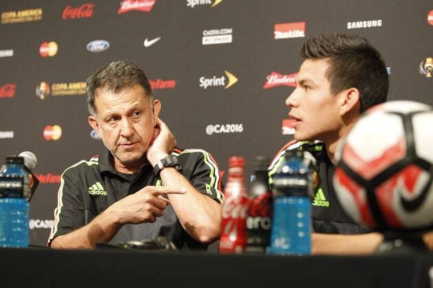Mexico Head Coach Juan Carlos Osorio (L) speaks next to the player Hirving Lozano (R) during a press conference PK Pressekonferenz at the frame of Copa America Centenario at Levi s Stadium in Santa Clara, USA,17 June2016. Mexico Press Conference !ACHTUNG: NUR REDAKTIONELLE NUTZUNG!  STA01 20160618-636018233919343040