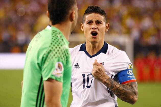Colombian player James Rodriguez (R) celebrates with goalkeeper David Ospina (L) after defeating Peru in penalties stage during their Copa America Centenario quarter-final match at MetLife Stadium in East Rutherford, New Jersey, United States, 17 June 2016. COLOMBIA VS PERU !ACHTUNG: NUR REDAKTIONELLE NUTZUNG!  NJY031 20160618-636018264356237619