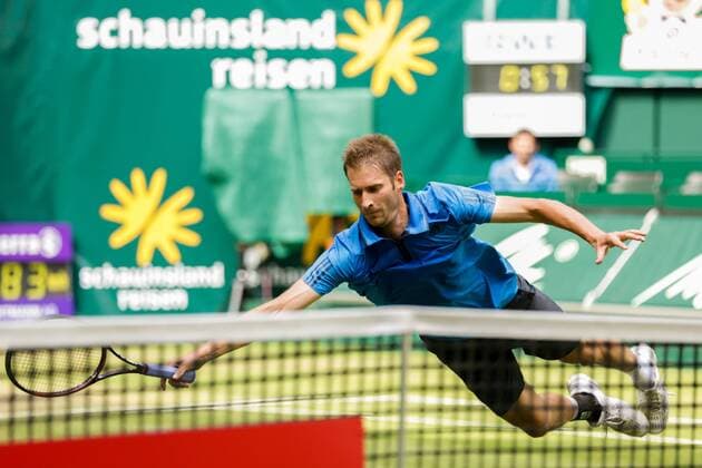 GER, ATP Tennis Herren Gerry Weber Open, Halbfinale 18.06.2016, ATP, Gerry Weber Stadion, Halle in Westfalen, GER, Gerry Weber Open, Halbfinale, im Bild Florian Mayer setzt zum Hechtsprung an nordphotox xRauch