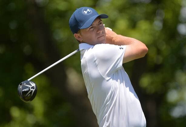 Jordan Spieth hits off of the 17th tee during his second round at the U.S. Open at Oakmont Country Club near Pittsburgh, Pennsylvania on June 18, 2016.  OAK20160618209 KEVINxDIETSCH