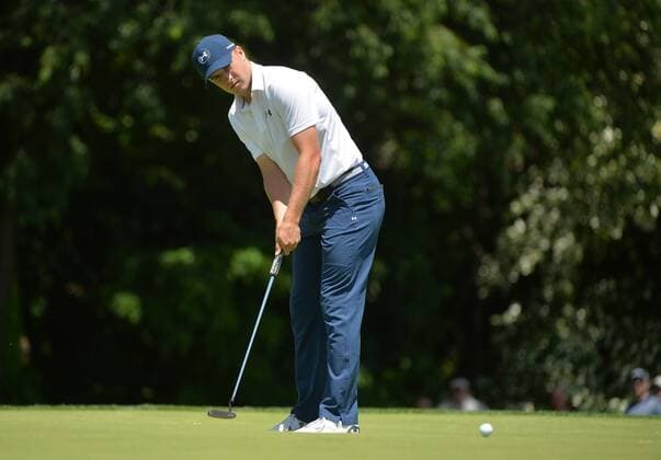 Jordan Spieth putts for birdie on the 16th green during his second round at the U.S. Open at Oakmont Country Club near Pittsburgh, Pennsylvania on June 18, 2016.  OAK20160618213 KEVINxDIETSCH