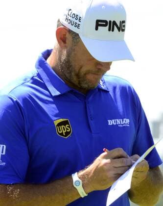 Lee Westwood marks his score card after after recording a boogie on the ninth hole at the U.S. Open golf championship at Oakmont Country Club near Pittsburgh, on June 18, 2016.  OAK20160618302 ARCHIExCARPENTER