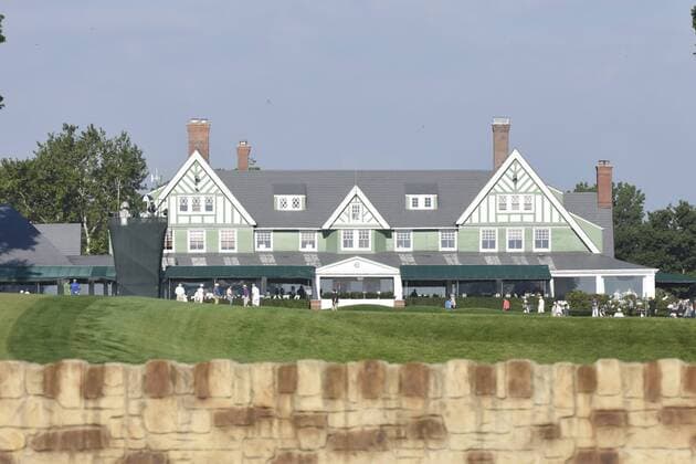 18 June 2016: The Oakmont Country Club clubhouse overlooking the 9th green during the second round of the US Open at Oakmont Country Club in Pittsburgh, Pa. GOLF: JUN 18 PGA Golf Herren - US Open - Second Round Icon4391606181124 EDITORIAL USE ONLY