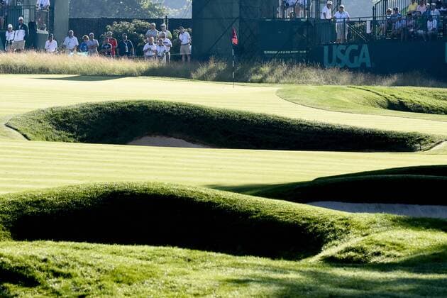 18 June 2016: The second green and fairway bunkers during the second round of the US Open at Oakmont Country Club in Pittsburgh, Pa. GOLF: JUN 18 PGA Golf Herren - US Open - Second Round Icon4391606181128 EDITORIAL USE ONLY