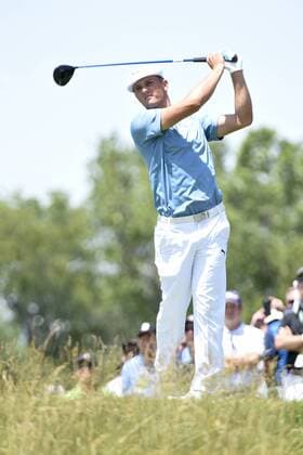 18 June 2016: Bryson DeChambeau (USA) plays his shot from the 18th tee during the second round of the US Open at Oakmont Country Club in Pittsburgh, Pa. GOLF: JUN 18 PGA Golf Herren - US Open - Second Round Icon4391606182002 EDITORIAL USE ONLY