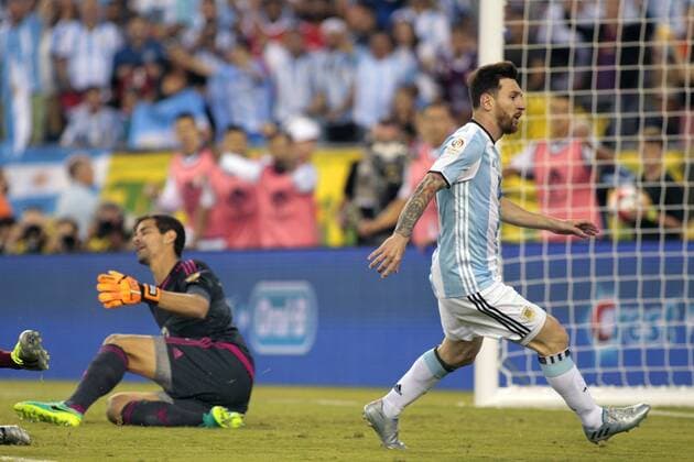 Argentina midfielder Lionel Messi (10) scores against Venezuela goalkeeper Dani Hernandez (12) in the second half of the 2016 Copa America Centenario quarterfinal match at Gillette Stadium in Foxborough, Massachusetts on June 18, 2016. Argentina defeated Venezuela 4-1.  BOS2016061807 MATTHEWxHEALEY