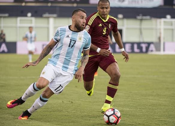 June 18, 2016 - Foxborough, Massachusetts, U.S - Argentina defender NICOLAS OTAMENDI (17) fights off the ball from Venezuela forward JOSE SALOMON RONDON (9) during the Copa America Centenario soccer tournament at Gillette Stadium in Foxborough, MA. Soccer 2016 - Copa America Centenario Argentina vs. Venezuela 4-1 - ZUMAs192