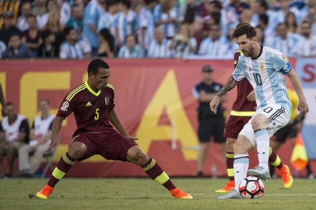 June 18, 2016 - Foxborough, Massachusetts, U.S - Argentina midfielder LIONEL MESSI (10) keeps the ball away from Venezuela midfielder ARQUIMEDES FIGUERA (5) during the Copa America Centenario soccer tournament at Gillette Stadium in Foxborough, MA. Soccer 2016 - Copa America Centenario Argentina vs. Venezuela 4-1 - ZUMAs192