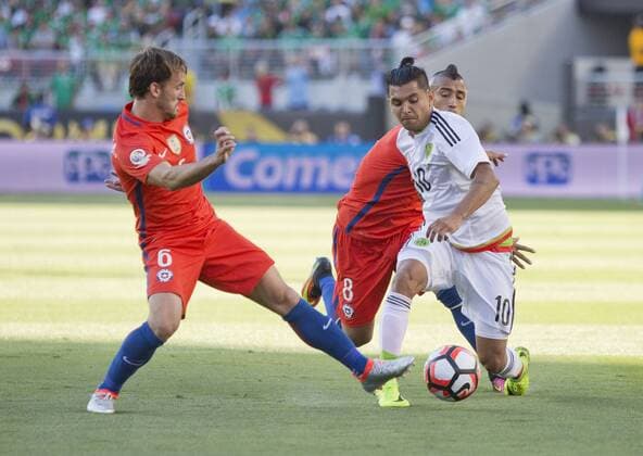 Copa America, Viertelfinale, Mexiko - Chile 0:7 June 18, 2016 - Santa Clara, California, U.S - Jesus Corona 10 of Mexico with the ball during their quarterfinal match against Chile in the Copa America Centenario 2016 football tournament held at Levis Stadium in Santa Clara, California on Saturday June 18, 2016. Chile leads 2-0 at the half. Mexico vs. Chile - ZUMAp124