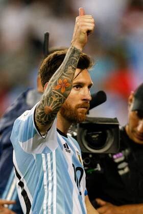 Lionel Messi of Argentina greets the spectators after the quarterfinal match of 2016 Copa America soccer tournament against Venezuela at Gillette Stadium in Foxborough, MA, the United States, June 18, 2016. Argentina won 4-1. )(wll) (SP)US-FOXBOROUGH-SOCCER-COPA AMERICA-QUARTERFINAL-ARG VS VEN LixMuzi 