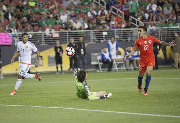 Copa America, Viertelfinale, Mexiko - Chile 0:7 June 18, 2016 - Santa Clara, California, U.S - Edson Puch 22 of Chile scores a 7th gaol against Guillermo Ochoa 13 of Mexico during their quarterfinal match in the Copa America Centenario 2016 football tournament held at Levis Stadium in Santa Clara, California on Saturday June 18, 2016. Chile defeats Mexico 7-0. Mexico vs. Chile - ZUMAp124
