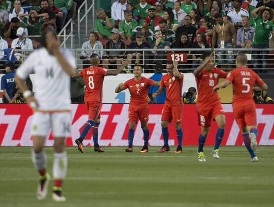 Chile celebrates one of five goals against Mexico in the second half at COPA America Centenario quarter-finals at Levi s Stadium in Santa Clara, California on June 18, 2016. Chile annihilated Mexico 7-0.  SXP2016061814 TERRYxSCHMITT