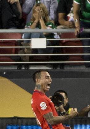 Chile s Eduardo Vargas celebrates a goal against Mexico in the second half as a Mexico fan covers her face at COPA America Centenario quarter-finals at Levi s Stadium in Santa Clara, California on June 18, 2016. Vargas had four goals as Chile annihilated Mexico 7-0.  SXP2016061813 TERRYxSCHMITT