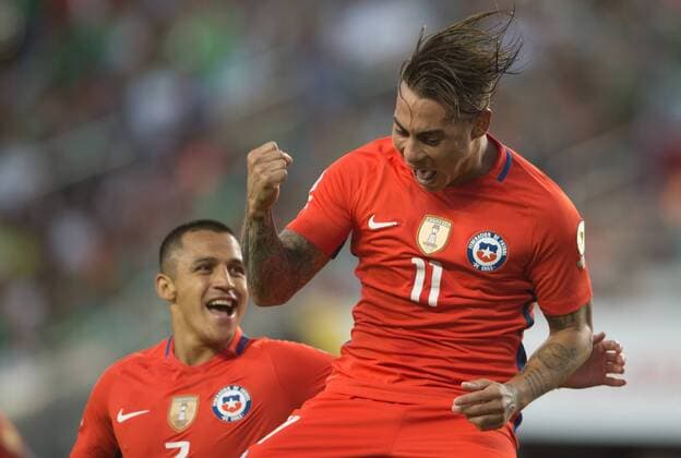 Copa America, Hoffenheims Vargas erzielt gegen Mexiko vier Tore Eduardo Vargas (R) of Chile celebrates scoring during the quarterfinal match against Mexico of 2016 Copa America soccer tournament at the Levi s Stadium in Santa Clara, California, the United States, June 18, 2016. Chile won 7-0. Yang Lei)(wll) (SP)US-SANTA CLARA-SOCCER-COPA AMERICA-QUARTERFINAL-MEX VS CHI YangxLeixC 