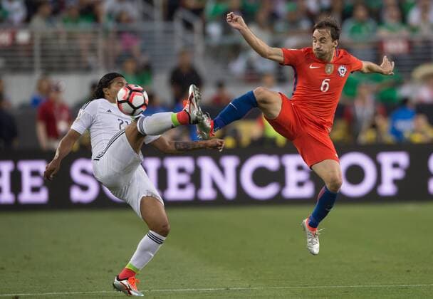 Jose Pedro Fuenzalida (R) of Chile vies with Carlos Pena of Mexico during their quarterfinal match of 2016 Copa America soccer tournament at the Levi s Stadium in Santa Clara, California, the United States, June 18, 2016. Chile won 7-0. Yang Lei)(wll) (SP)US-SANTA CLARA-SOCCER-COPA AMERICA-QUARTERFINAL-MEX VS CHI YangxLeixC 