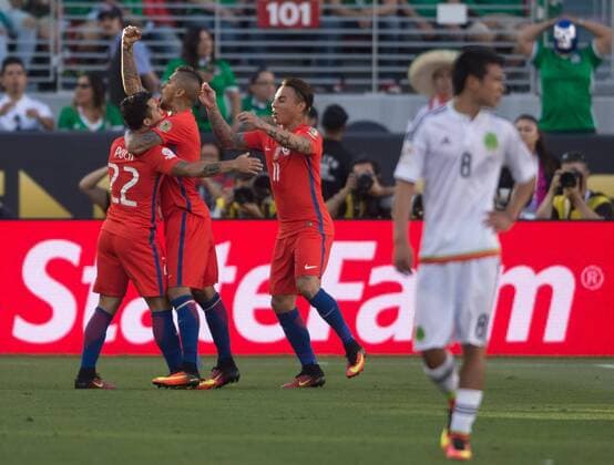 Edson Puch (1st L) of Chile celebrates scoring the first goal with teammates during the quarterfinal match against Mexico of 2016 Copa America soccer tournament at the Levi s Stadium in Santa Clara, California, the United States, June 18, 2016. Chile won 7-0. Yang Lei)(wll) (SP)US-SANTA CLARA-SOCCER-COPA AMERICA-QUARTERFINAL-MEX VS CHI YangxLeixC 