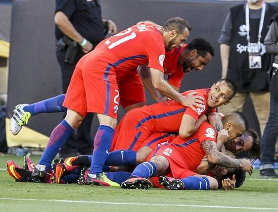 Players of Chile celebrate Edson Puch s goal during the quarterfinal match against Mexico of 2016 Copa America soccer tournament at the Levi s Stadium in Santa Clara, California, the United States, June 18, 2016. Chile won 7-0. )(wll) (SP)US-SANTA CLARA-SOCCER-COPA AMERICA-QUARTERFINAL-MEX VS CHI ZhaoxHanrong 