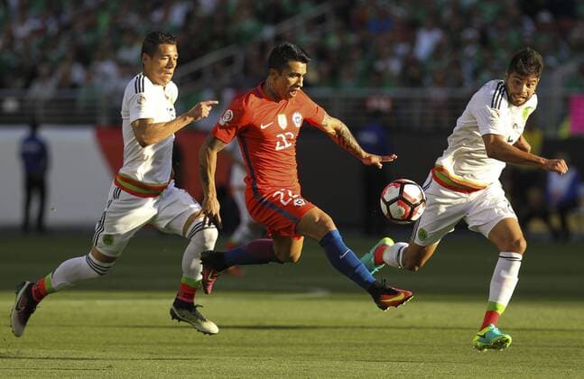 June 18, 2016 - Los Angeles, California, U.S - Chile forward Edson Puch 22 controls the ball against Mexico in the Copa America soccer match between Mexico and Chile at the LeviÃ s Stadium in Santa Clara, California, June 18, 2016. Chile won 7-0. Copa America 2016 Quarterfinal Chile defeats Mexico 7-0 - ZUMAc68_