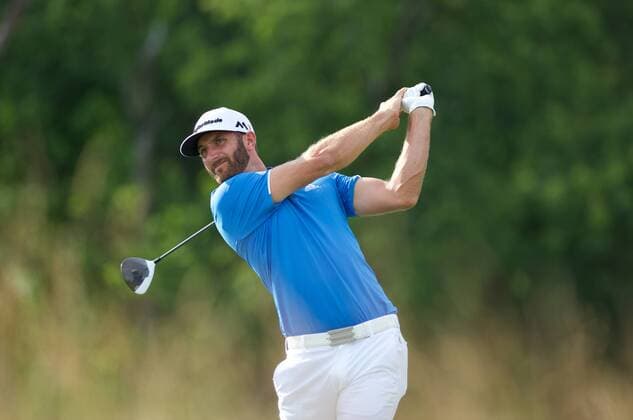 June 18, 2016: Dustin Johnson watches his drive on the fourth hole during the third round of golf at the US Open at Oakmont Country Club in Pittsburgh, PA. (Photo by Shelley Lipton Icon Sportswire) GOLF: JUN 18 PGA Golf Herren - US Open - Third Round Icon160618058 EDITORIAL USE ONLY
