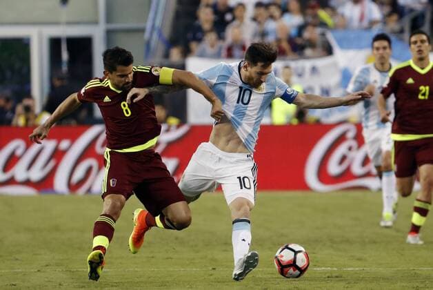 18 June 2016: Venezuela midfielder Tomas Rincon (8) tries to slow down Argentina forward Lionel Messi (10). Argentina defeated Venezuela 4-1 in the quarterfinal of the 2016 Copa America Centenario at Gillette Stadium in Foxborough, Massachusetts. (Photograph by Fred Kfoury III Icon Sportswire) SOCCER: JUN 18 Copa America Centenario - Quarterfinal - Argentina v Venezuela Icon482160618027 EDITORIAL USE ONLY