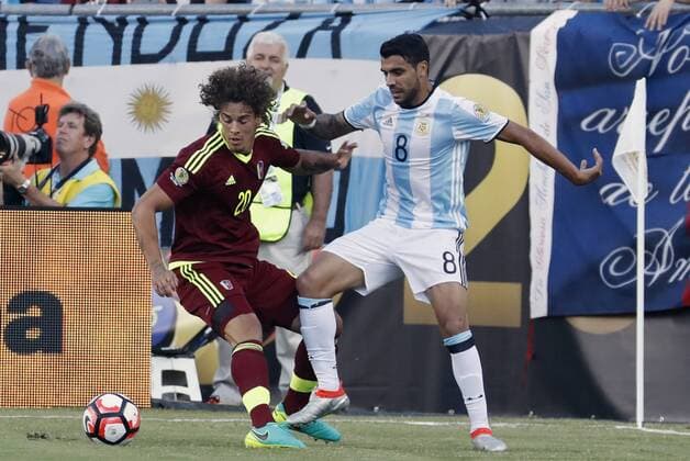 18 June 2016: Venezuela defender Rolf Feltscher (20) keeps the ball from Argentina midfielder Augusto Fernandez (8). Argentina defeated Venezuela 4-1 in the quarterfinal of the 2016 Copa America Centenario at Gillette Stadium in Foxborough, Massachusetts. (Photograph by Fred Kfoury III Icon Sportswire) SOCCER: JUN 18 Copa America Centenario - Quarterfinal - Argentina v Venezuela Icon482160618019 EDITORIAL USE ONLY