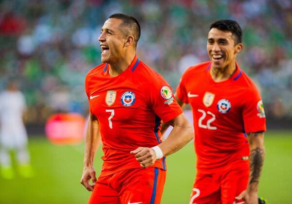 June 18,2016: Chile forward Alexis Sanchez (7) celebrates after scoring a goal in the second half during the Copa America Centerario Quarterfinal match between Mexico versus Chile at Levi s Stadium in Santa Clara, CA. (Photo by Samuel Stringer Icon Sportswire) SOCCER: JUN 18 Copa America Centenario - Quarterfinal - Mexico v Chile Icon160618027 EDITORIAL USE ONLY