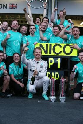 Formel 1, Rosberg feiert Sieg beim GP Baku mit dem Team 6 Nico Rosberg (GER, Mercedes AMG Petronas Formula One Team), xHOCHxZWEIx