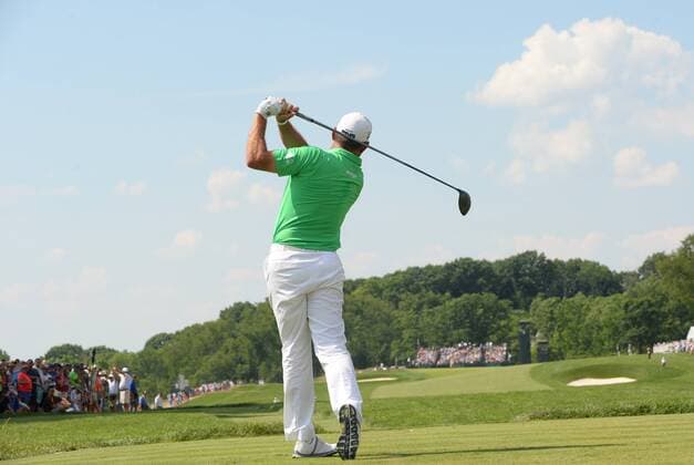 Lee Westwood of England tees off on the 3rd hole in the final round at the U.S. Open at Oakmont Country Club near Pittsburgh, Pennsylvania on June 19, 2016.  OAK20160619906 PATxBENIC