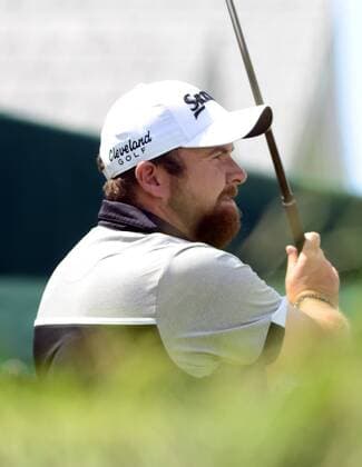Shane Lowry follows his tee shot on the first hole of the final round of the U.S. Open golf championship at Oakmont Country Club near Pittsburgh, on June 19, 2016. Shane Lowry starts the final round of the U.S. Open in the lead with seven under par.  OAK20160619303 ARCHIExCARPENTER