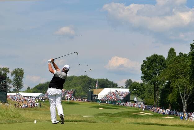 Shane Lowry of England tees off on the 2nd hole in the final round at the U.S. Open at Oakmont Country Club near Pittsburgh, Pennsylvania on June 19, 2016.  OAK20160619812 KEVINxDIETSCH