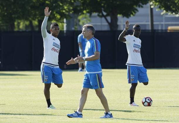 Colombia national soccer team players Frank Fabra (L) and Marlos Moreno (R) during a training session in Chicago, Illinois, US, 19 June 2016, prior of next 22 June semifinal of the Copa America against Chile. TRAINING SESSION OF COLOMBIA !ACHTUNG: NUR REDAKTIONELLE NUTZUNG!  CHI200 20160620-636019843821439256