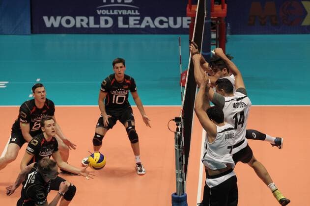 Players of Mexico (R) in action against Germany (L) during a play between Mexico and Germany during the World Volleyball Tournament held at the Gym Juan de la Barrera, in Mexico City, Mexico, on 19 June 2016. EFE Alex Cruz MEXICO VS GERMANY !ACHTUNG: NUR REDAKTIONELLE NUTZUNG!  MEX01 20160620-636019949144262326