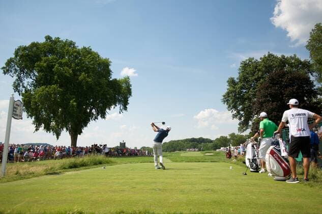 June 19, 2016: Dustin Johnson plays his shot from the third tee during the final round of golf at the US Open at Oakmont Country Club in Pittsburgh, PA. (Photo by Shelley Lipton Icon Sportswire) GOLF: JUN 19 PGA Golf Herren - US Open - Final Round Icon160619011 EDITORIAL USE ONLY