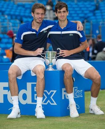 LONDON, Nicolas Mahut (L) and Pierre-Hugues Herbert of France lift the Men s Doubles Trophy after victory against Chris Guccione of Australia and Andre Sa of Brazil during the Men s Doubles final on day seven of the ATP Tennis Herren 500 Aegon Championships at the Queen s Club in London, Britain on June 19, 2016. ) (SP)BRITAIN-LONDON-TENNIS-AEGON CHAMPIONSHIPS-HERBERT MAHUT VS GUCCIONE SA JonxBuckle 