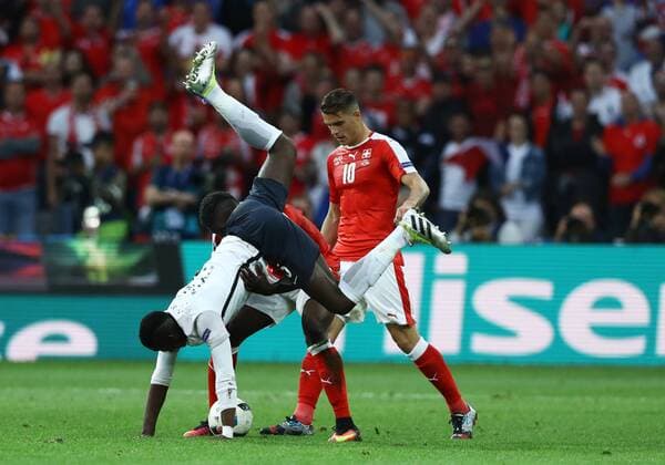 Paul Pogba France and Breel Embolo Switzerland - Lille 19-06-2016 Stade Pierre Mauroy Footballl Euro EM 2016 Nationalteam - Schweiz - Frankreich - Group Stage Group A -- matteoxciambelli
