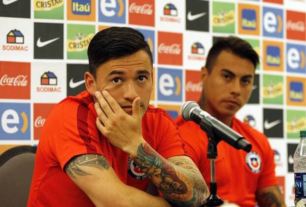 Chile players Charles Aranguiz (L) and Eduardo Vargas deliver a presser in Chicago, Illinois, United States, 20 June 2016. Chile will face Colombia during their Copa America Centenario Semifinal match in the city. EFE Mauricio Duenas Castaneda CHILE PRESSER !ACHTUNG: NUR REDAKTIONELLE NUTZUNG!  CHI010 20160620-636020529257638389