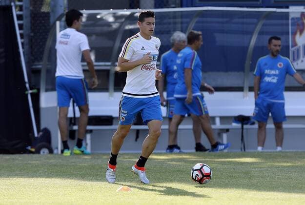 Copa America, Training Nationalteam Kolumbien CORRECTS CAPTION Colombia player James RodrIguez participates in a training session of the team in Chicago, Illinois, United States, 20 June 2016. Colombia will face Chile during their Copa America Centenario Semifinal match in the city. EFE Mauricio Duenas Castaneda COLOMBIA TRAINING SESSION !ACHTUNG: NUR REDAKTIONELLE NUTZUNG!  CHI002 20160621-636020746413346469